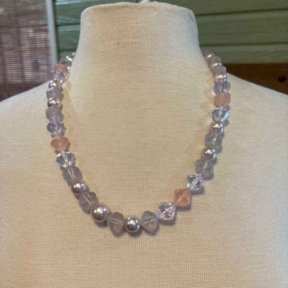 Vtg. 50s Pink purple Faux Pearl Faceted Plastic Bead Necklace Magnetic‎ Clasp